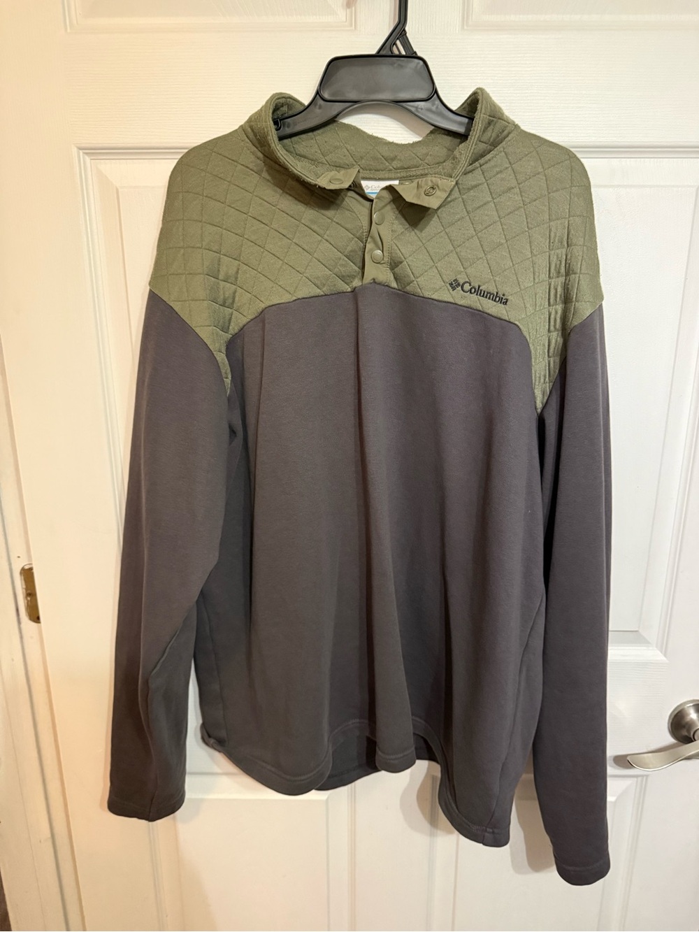 Columbia Men’s Quilted Olive and Gray Pullover Shirt